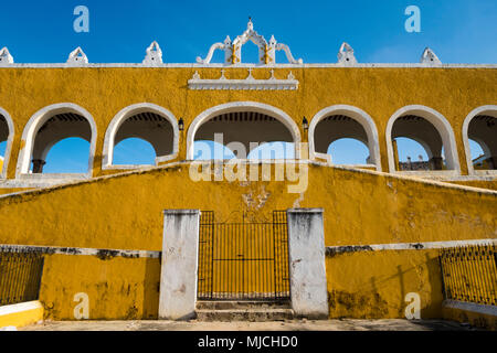 L'ex convento di San Antonio De Padova in Izamal, Yucatan, Messico Foto Stock