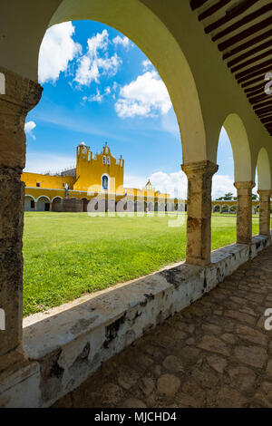 L'ex convento di San Antonio De Padova in Izamal, Yucatan, Messico Foto Stock