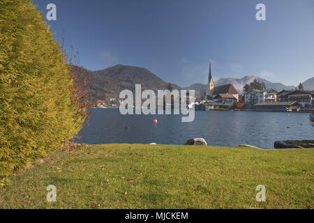 Vista sul Tegernsee al Malerwinkel di Rottach-Egern,valle Tegernsee, Alta Baviera, bavaresi, Germania meridionale, Germania, Foto Stock