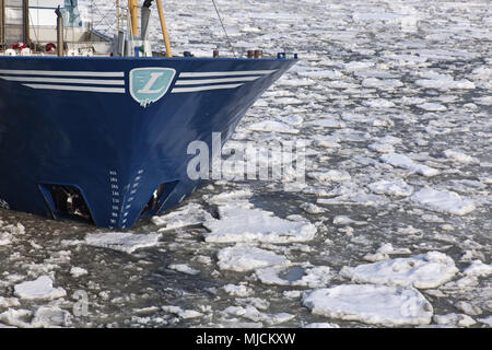 Floes nel bacino portuale di Hörnum, isola di Sylt, Nord Frisians SCHLESWIG-HOLSTEIN, Germania, Foto Stock