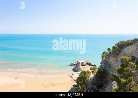 Vieste puglia, Italia - sopra le scogliere presso il litorale di Vieste Foto Stock