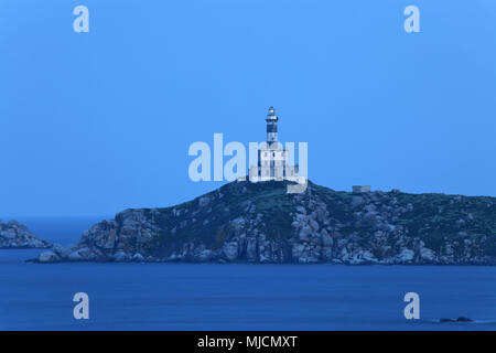 L'Italia, Sardegna, Costa Sud della provincia di Cagliari, Castiadas, Villasimius, Isola dei Cavoli, faro, crepuscolo, Foto Stock