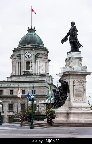 Statua di Samuel de Champlain e post office, Québec City Foto Stock