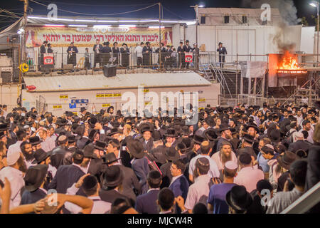 MERON, Israele - 03 Maggio 2018: una folla di Giudei ortodossi frequentare e danza e musicisti suonano, all'annuale hillula del Rabbino Shimon bar Yochai, in mero Foto Stock