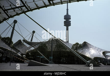 Der Münchner Olympiapark kurz vor der Fertigstellung. Il Parco Olimpico di Monaco di Baviera in costruzione. L'Olympiapark appena prima del completamento nel 1972 Foto Stock