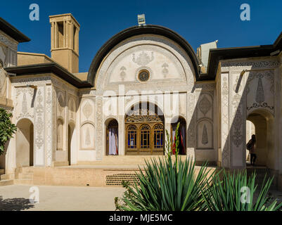 Cortile interno di una storica casa residenziale a Kashan Foto Stock