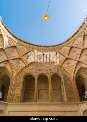 Cortile interno di una storica casa residenziale a Kashan Foto Stock