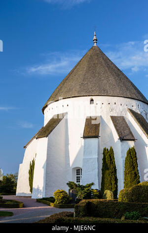 Il Østerlarskirke nella luce della sera, Europa, Danimarca, Bornholm, Foto Stock