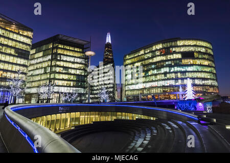 Inghilterra, Londra, Southwark, Londra London Bridge Città, più Londra Riverside Ufficio complesso e la Shard Foto Stock