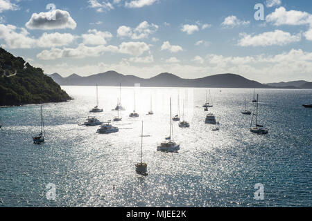 Barca in porto Jost Van Dyke, Isole Vergini Britanniche Foto Stock