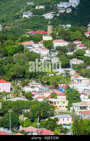 Si affacciano su Charlotte Amalie capitale di San Tommaso, Isole Vergini Americane Foto Stock