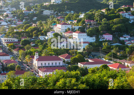 Si affacciano su Charlotte Amalie capitale di San Tommaso, Isole Vergini Americane Foto Stock