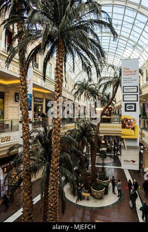 L'Europa, England, Regno Unito - Manchester Trafford Centre, interno Foto Stock