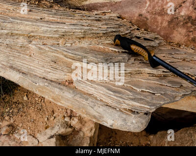 Lithification di dune di sabbia è il processo di tornitura di sabbia non consolidate nella roccia noto come pietra arenaria, comune nel sud-ovest degli Stati Uniti Foto Stock