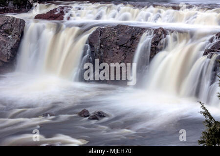 Lepreau Falls, Lepreau, New Brunswick, in pieno flusso come la molla di run-off progredisce. Foto Stock