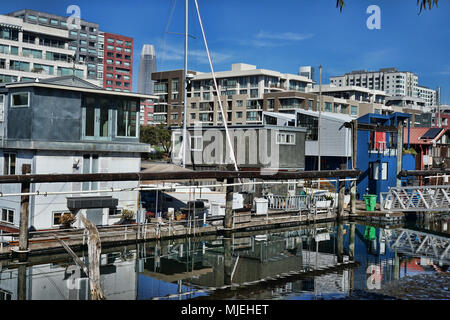 Viste della missione Creek House barche in San Francisco Foto Stock