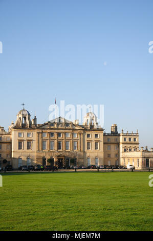 Gloucestershire, Regno Unito. Il 5 maggio 2018. Una vista generale Badminton House del 2018 Mitsubishi Motors Badminton Horse Trials, Badminton, Regno Unito. Jonathan Clarke/Alamy Live News Foto Stock