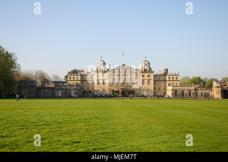 Gloucestershire, Regno Unito. Il 5 maggio 2018. Una vista generale Badminton House del 2018 Mitsubishi Motors Badminton Horse Trials, Badminton, Regno Unito. Jonathan Clarke/Alamy Live News Foto Stock