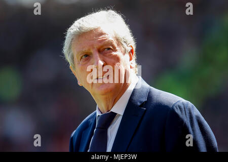 Stoke-on-Trent, Regno Unito. Il 5 maggio, 2018. Il Palazzo di Cristallo Manager Roy Hodgson durante il match di Premier League tra Stoke City e Crystal Palace a Bet365 Stadium il 5 maggio 2018 a Stoke-on-Trent, Inghilterra. (Foto di Daniel Chesterton/phcimages.com) Credit: Immagini di PHC/Alamy Live News Foto Stock