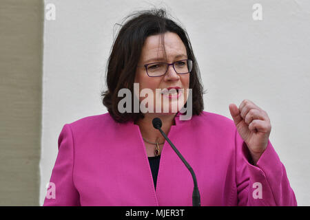 05 maggio 2018, Germania, Treviri: Andrea Nahles, federale presidentessa del partito Social Democratico, dà un discorso di apertura della nuova esposizione permanente del museo Karl Marx House. Foto: Harald Tittel/dpa Foto Stock