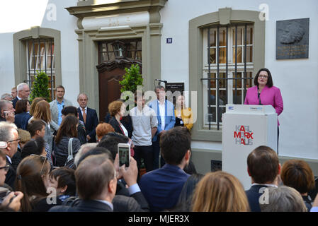 05 maggio 2018, Germania, Treviri: Andrea Nahles, federale presidentessa del partito Social Democratico, dà un discorso di apertura della nuova esposizione permanente del museo Karl Marx House. Foto: Harald Tittel/dpa Foto Stock