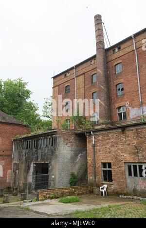 03 maggio 2018, Germania, Bad Muskau: l' edificio in cui l'ex birreria del principe Pueckler era situato è ora abbandonata. Foto: Sebastian Kahnert/dpa-Zentralbild/dpa Foto Stock