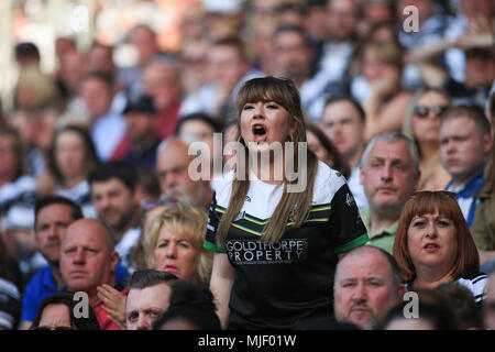 Hull, Regno Unito. 05 maggio 2018, KCOM Stadium, Hull, Inghilterra; Betfred Super League Rugby Round 14 Hull FC v Castleford Tigers ; Hull Fc fan grida per il suo team Credit: News immagini /Alamy Live News Foto Stock