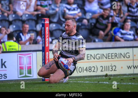 Hull, Regno Unito. 05 maggio 2018, KCOM Stadium, Hull, Inghilterra; Betfred Super League Rugby Round 14 Hull FC v Castleford Tigers ; Josh Griffin di Hull FC con un punteggio di credito provare: News immagini /Alamy Live News Foto Stock