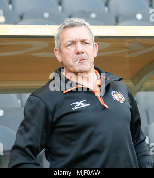 Il KCOM Stadium, West Park, Hull, East Yorkshire, 5 maggio 2018. Betfred Super League Hull FC v Castleford Tigers Daryl Powell (pullman) di Castleford Tigers Credito: Touchlinepics/Alamy Live News Foto Stock