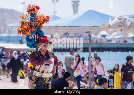 Aqaba è una giordana città costiera situata alla punta nord-orientale del Mar Rosso. Aqaba è la più grande città sul golfo di Aqaba e la Giordania è solo co Foto Stock