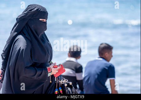 Aqaba è una giordana città costiera situata alla punta nord-orientale del Mar Rosso. Aqaba è la più grande città sul golfo di Aqaba e la Giordania è solo co Foto Stock