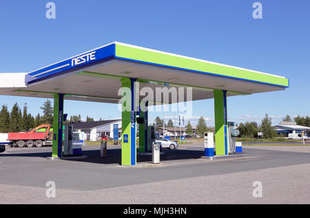 Tornio, Finlandia - Luglio 20, 2016: Neste benzina senza equipaggio della stazione di servizio Foto Stock