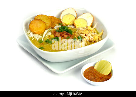 Curry Laksa che è un popolare piccante tradizionale zuppa di noodle dalla cultura Peranakan in Malaysia e a Singapore Foto Stock