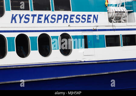 Trondheim, Norvegia - 30 Settembre 2016: Close-up di un pubblico tyransport piccola nave passeggeri in servizio costiera per Kystekspressen di Trondheim. Foto Stock