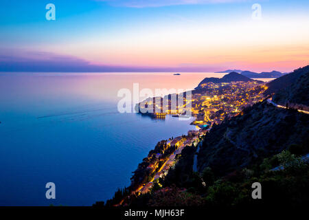 La città di Dubrovnik arcipelago vista al tramonto dal di sopra, Dalmazia regione della Croazia Foto Stock