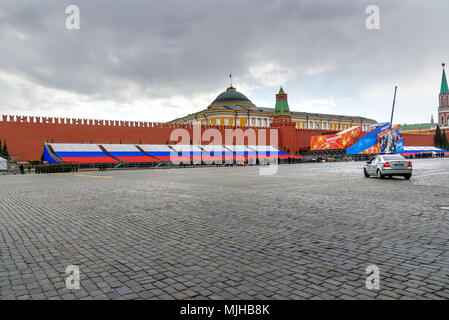 Mosca, Russia - 27 Aprile 2018: la piazza rossa con decorazioni, la preparazione per il 9 di maggio la Giornata della Vittoria Foto Stock