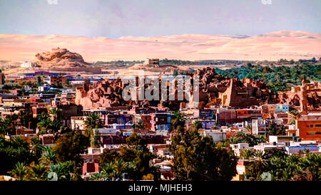 Panorama della città vecchia Shali e montagna Dakrour all'oasi di Siwa, Egitto Foto Stock