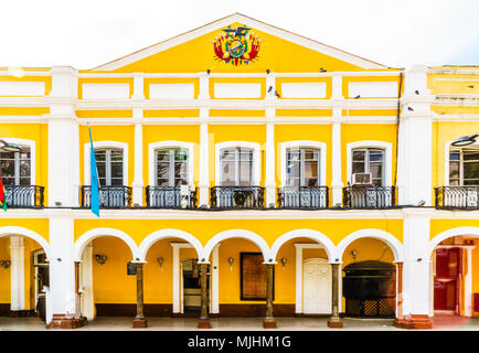 Vista sul palazzo coloniale da Plaza Colon di Cochabamba - Bolivia Foto Stock