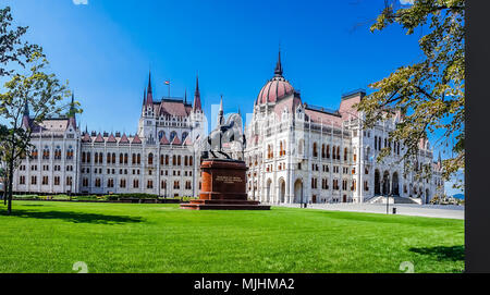 Vista sulla storica il parlamento a Budapest - Ungheria Foto Stock