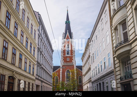 Chiesa parrocchiale di Santa Elisabetta a Vienna, Austria, vista da Argentinierstrasse Street Foto Stock