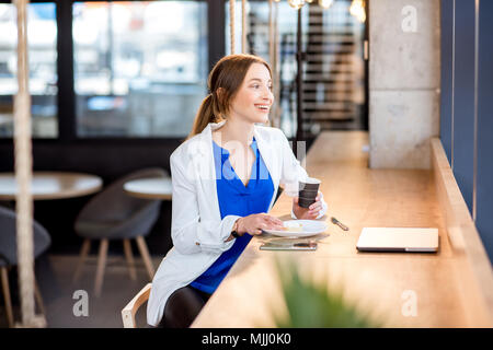 Business Woman in cafe Foto Stock