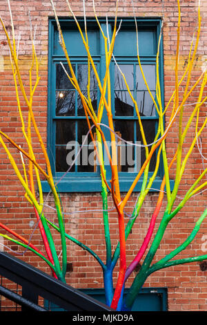 Artista Curtis Killorn vernici a mano albero, Steamplant Teatro & Event Center, Salida, Colorado, STATI UNITI D'AMERICA Foto Stock