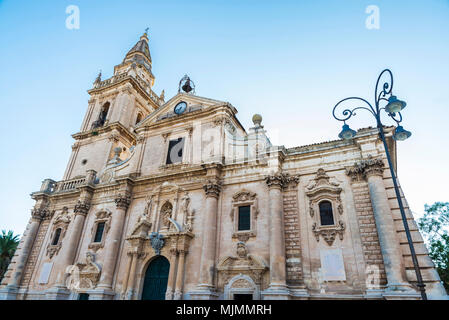 La facciata della Cattedrale di San Giovanni Battista (Cattedrale di San Giovanni Battista nel centro storico del villaggio storico di Ragusa in Sicilia, Ital Foto Stock