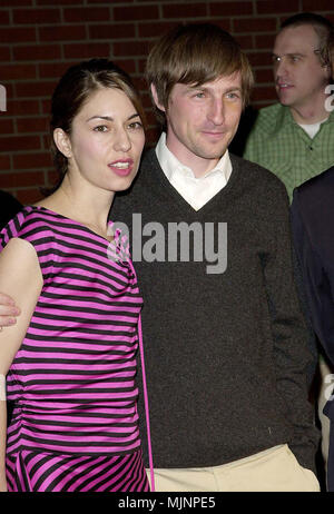 15 Nov 2000, Los Angeles, California, Stati Uniti d'America --- didascalia originale: Launch Party per Lucky magazine al quinto & Sunset Studio. --- ' Tsuni / Bourquard 'spike Jonze con Sofia Coppola 110 Spike Jonze con Sofia Coppola 110 Spike Jonze con Sofia Coppola 110 evento nella vita di Hollywood - California, tappeto rosso Evento, verticale, STATI UNITI D'AMERICA, industria cinematografica, celebrità, fotografia, Bestof, arte cultura e intrattenimento, Topix celebrità moda / dal tappeto rosso-1994-2000, una persona, verticale, migliori della vita di Hollywood, evento nella vita di Hollywood - California, moquette rossa e dietro le quinte, USA, industria cinematografica, Foto Stock