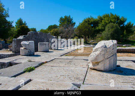 Santuario di Nemesis in Rhamnous nel nord- est Attica, Grecia. Due templi a Nemesis e Themis possono essere trovati al sito archeologico -4secolo Foto Stock