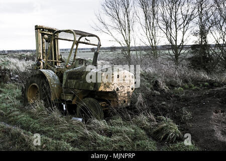 In disuso attrezzatura agricola Foto Stock