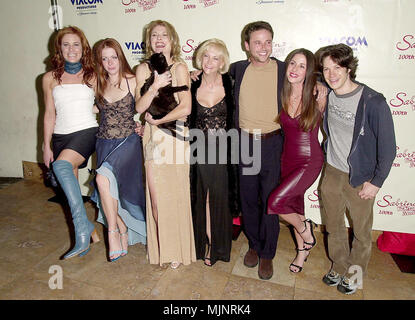 23 ott 2000, Los Angeles, California, Stati Uniti d'America --- didascalia originale: Sabrina la strega Teenage celebrano il loro 100th episodio presso la Sala Tramonto a Los Angeles. Sabrina la strega Teenage - cast. --- ' Tsuni / USA 'Cast di Sabrina la strega Teenage 100 Cast di Sabrina la strega Teenage 100 inchiesta tsuni@Gamma-USA.com Foto Stock