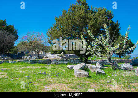 Santuario di Nemesis in Rhamnous nel nord- est Attica, Grecia. Due templi a Nemesis e Themis possono essere trovati al sito archeologico -4secolo Foto Stock