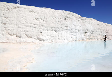 Pamukkale - depositi di calcio da sorgenti termali naturali, Turchia Foto Stock