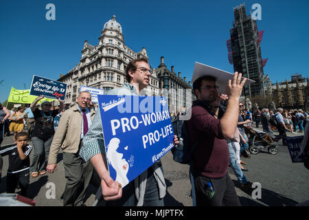 Londra, UK, 5 maggio 2018. Le marche entrano nelle prossime settimane prima di un referendum in Irlanda sull'Ottavo emendamento n. L'Irlanda va alle urne il 25 maggio. Verrà chiesto se si desidera mantenere l'ottavo emendamento della costituzione che dà la parità di diritti per la madre e il suo bambino. Il 5 maggio, 2018. Credito: Velar concedere/ZUMA filo/Alamy Live News Foto Stock